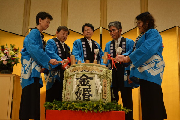 28年賀詞交歓会_鏡開き.jpg